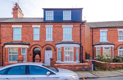 Hoole House | large 7 bedroom town house in Chester City Centre