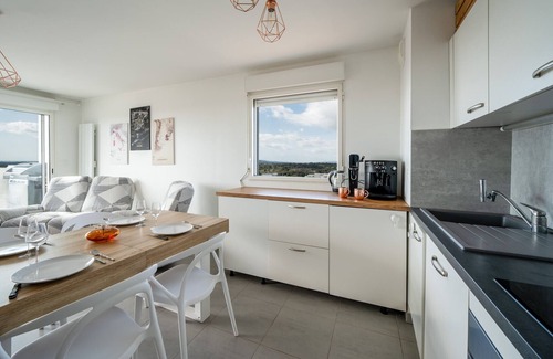 Ovalie Apartment | Large and bright nest with a clear view of the sea