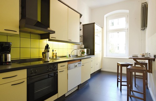 Charlottenburg Apartment | Large and Luxuriously Furnished Apartment w/2 Bedrooms + 1 Living/Dining Room