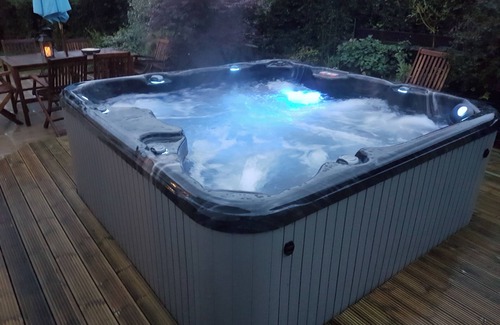 Cardigan House | Large and spacious modern house with heavenly hot tub close to stunning beaches