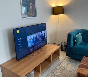 Newmarket Apartment | Large and stylish Townhouse in chic area