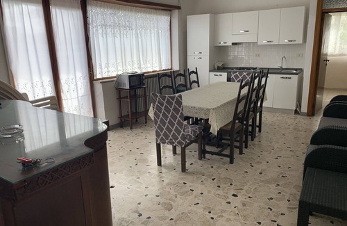 Gianola Apartment | Large apartment for 8 pers. in house Fiorita 1st floor, 10 min. walk to the sea