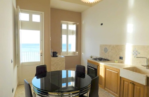 Trapani City Centre Apartment | Large apartment for exclusive use on the sea