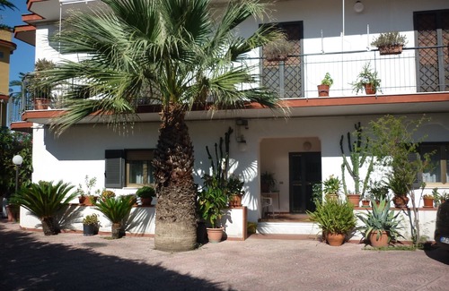 San Sebastiano al Vesuvio Apartment | Large apartment near Naples, Vesuvio, Pompei, Capri, Ischia, Amalfi.
