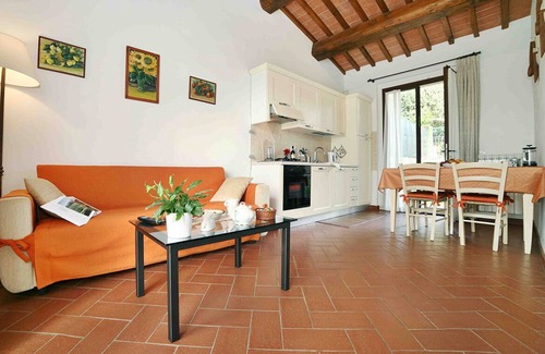 San Donato in Poggio Condo | LARGE APARTMENT WITH POOL AND PRIVATE GARDEN: The Compagnia del Chianti