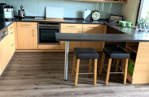 Hochdahl Apartment | Large apartment with three bedrooms, living room, kitchen, dining room, garden