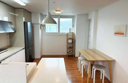 Bundang-gu Apartment | Large Apt. Awesome nature nearby, Pangyo