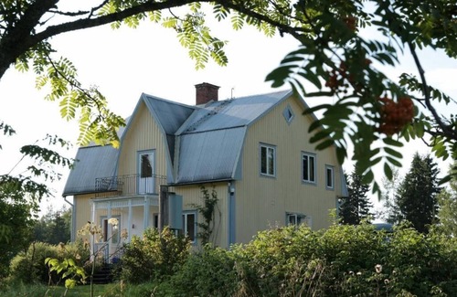 Lysvik Cottage | Large authentic and renovated villa on an idyllic lake - perfect for wintersport