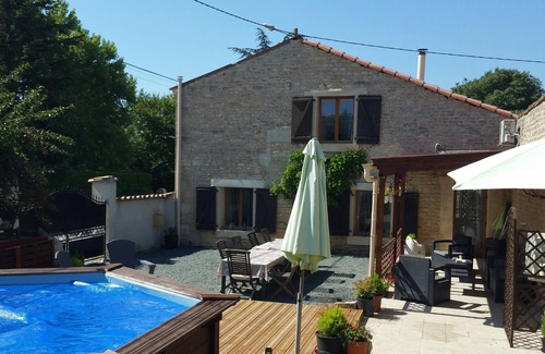 Oulmes House | Large Barn sleeps 12, swimming pool 6.5 x 4m, nr Marais Poitevin 1 hr to beaches