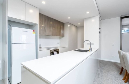 Barton Apartment | Large Barton Courtyard Apartment near Parliament