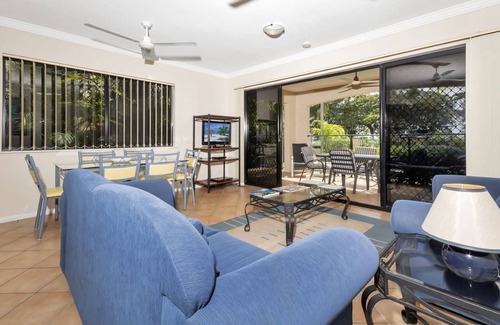 Yorkeys Knob Apartment | Large Beachfront Apartment