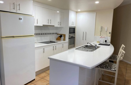 Yorkeys Knob Apartment | Large Beachfront Apartment