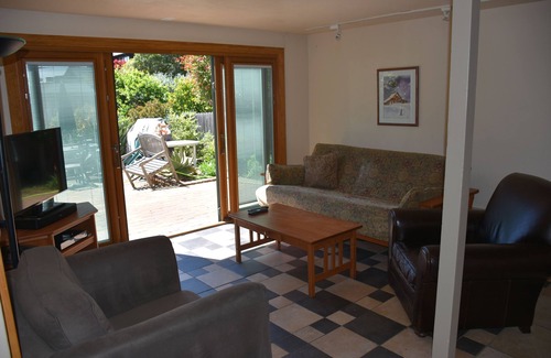 North Berkeley House | Large bedroom, bathroom & tenant kitchen, with lounge area and patio