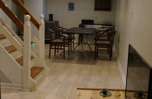 Ampere House | Large Comfortable Private Cozy 1BR steps from NYC!