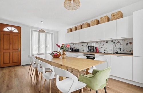 Ploermel House | Large cosy house for families, friends - 7 bedrooms near Brocéliande
