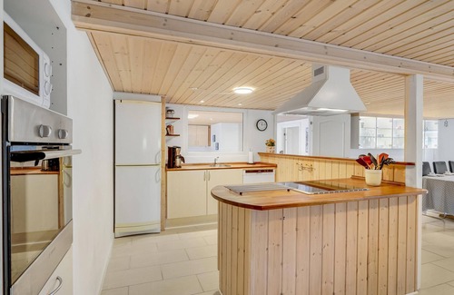 Molby House | Large cottage with table tennis and several, family-friendly activities.