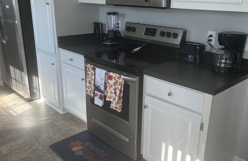 Huntcliff House | Large cozy 3-bedroom house in awesome Columbia with AC, WiFi