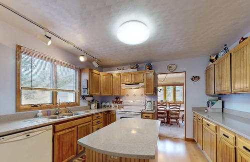 Estes Park House | Large, Cozy Home-Great Patio-Stunning Views-5min to RMNP+Estes