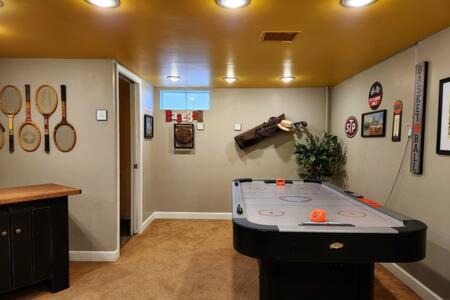 Columbus House | Large Cozy House Near NexusPark Air Hockey