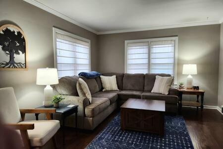 Columbus House | Large Cozy House Near NexusPark Air Hockey