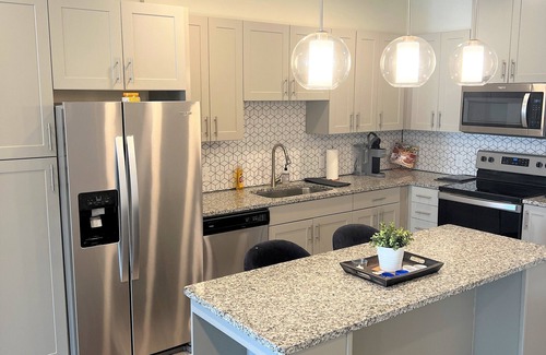 Addison Apartment | Large Dallas 1 Bedroom with Balcony View - Luxury Amenities - Near Galleria Mall