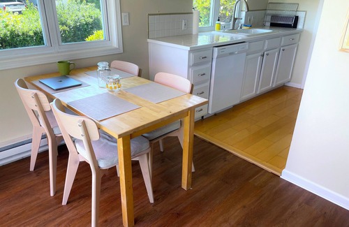 Roxhill House | Large Deck, View, Yard, Family + Pet Friendly