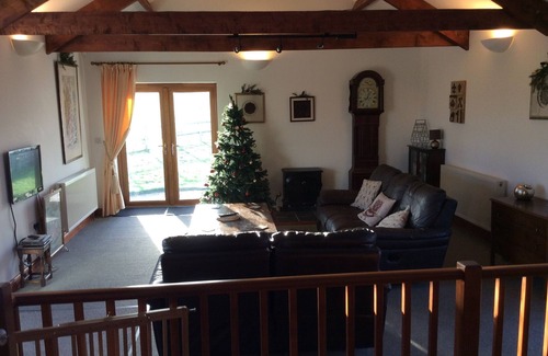 Cornwall House | Large Detached "upside Down" Barn, dog friendly with 1 acre enclosed paddock.