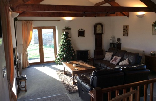 Cornwall House | Large Detached "upside Down" Barn, dog friendly with 1 acre enclosed paddock.