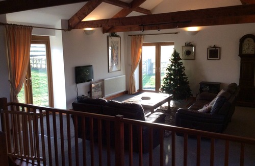 Cornwall House | Large Detached "upside Down" Barn, dog friendly with 1 acre enclosed paddock.