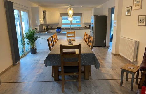 Wadebridge House | Large Eco House 4 mins to beach