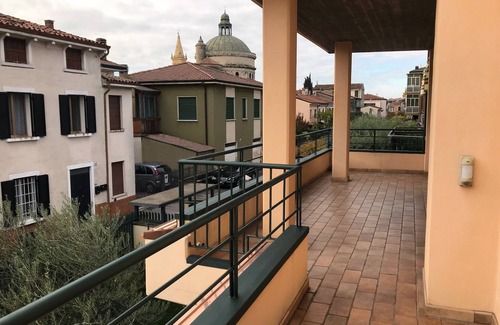 San Michele House | Large, elegant and comfortable in the center, 20 min. from Lake Garda, 1 hour from Venice
