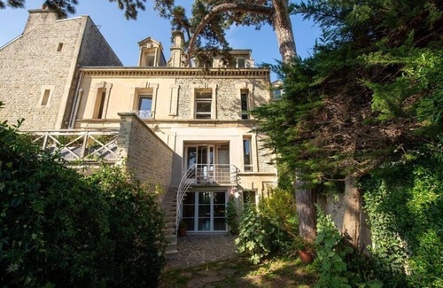 Saint-Regnobert-de-la-Cote-de-Nacre House | Large family villa directly on DDay beach