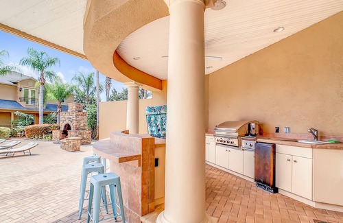 St. Cloud House | Large Family Estate Home on 30 Acres Sleeps 14