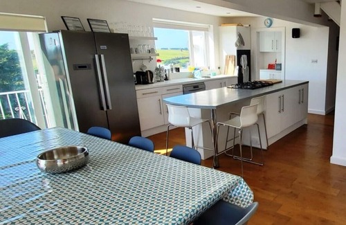 Penally House | Large Family Holiday House with Sea Views & Off Street Parking.