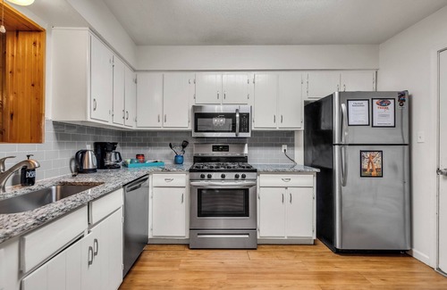 Tulsa House | Large Family Home near EXPO/Downtown/TU
