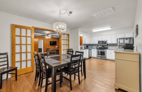 Tulsa House | Large Family Home near EXPO/Downtown/TU