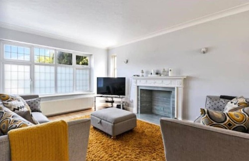 Coombe Hill House | Large Family Home near Richmond Park