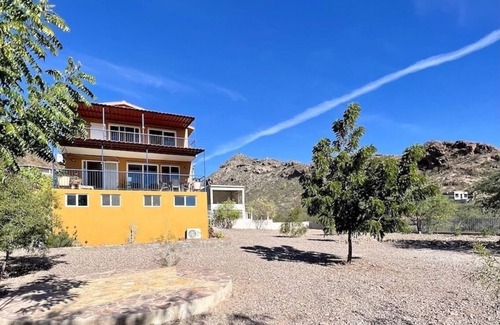 Sector Bahia House | Large Family Home with Spacious Yard