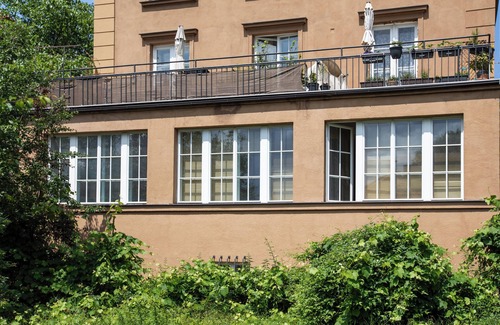 Kosire Apartment | Large Garden Villa Suite Business-Leisure-Sports