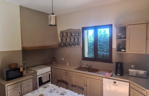 Lalinde House | Large gite with tennis court and swimming pool