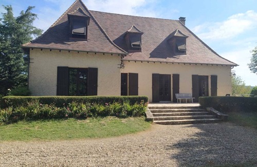 Lalinde House | Large gite with tennis court and swimming pool