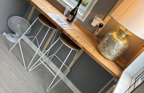 Llanfair Caereinion Cabin | Large Glamping Hut - Riverview 13