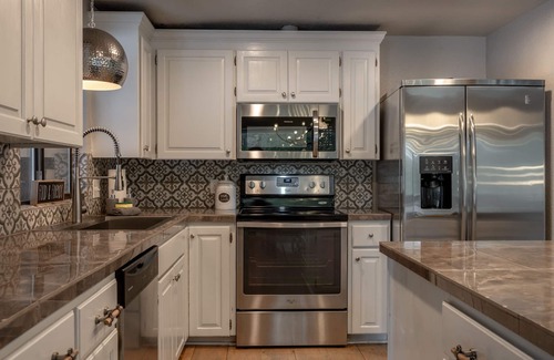 Leavenworth House | Large Golfcourse home w/HOT TUB. FIVE bedrooms!1.5 miles to downtown Leavenworth