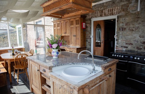 Bude House | Large Grade II Listed 17th Century Farm House In Stunning Rural Location Near Ocean