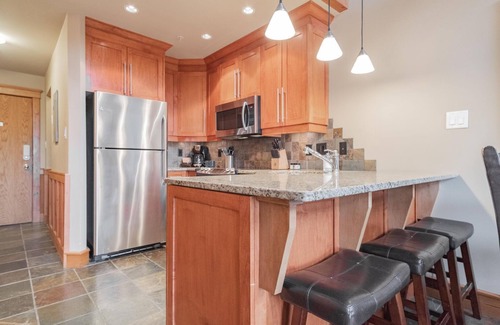 Whistler Condo | Large groups and families | Free parking | Hot tub