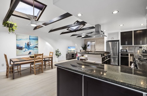 Westchester House | Large Hidden Private Backhouse LAX Vaulted Ceiling
