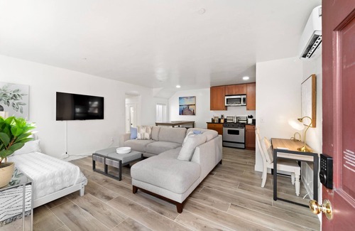Bankers Hill Apartment | Large Historic Luxe Bankers Hill Apartment