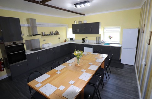 Llanllyfni House | Large holiday home close to sea and mountains in Snowdonia.