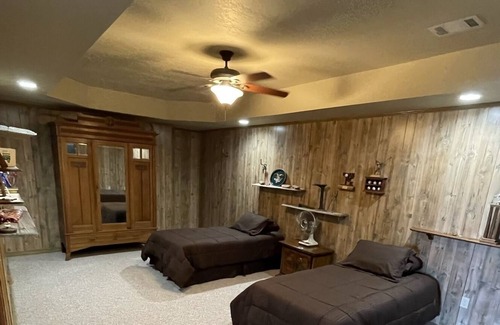 Horseshoe Bend House | Large Home on beautiful Crown Lake