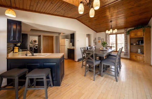 Sioux Falls House | Large home perfect for BIG families located in quiet, east-central Sioux Falls